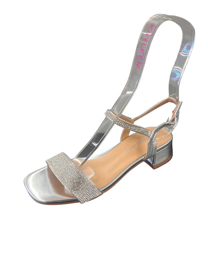 SHORT BLOCK HEEL WITH RHINESTONE BAND STORY-S