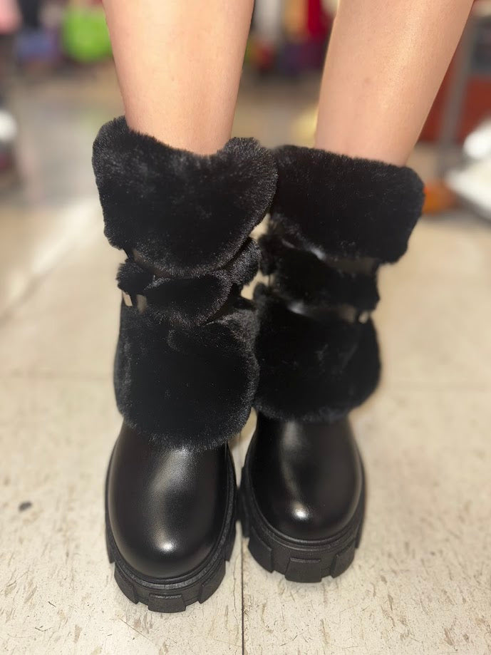 MEDIUM BOOT WITH FUZZY IN FRONT AND  SIDE