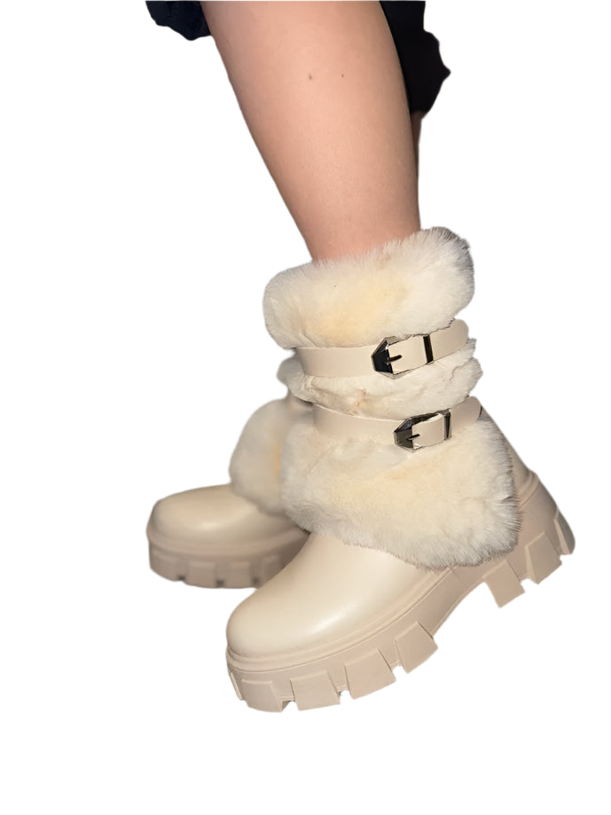 MEDIUM BOOT WITH FUZZY IN FRONT AND  SIDE