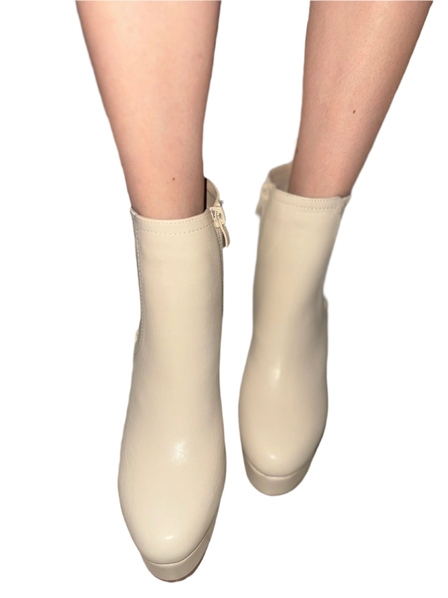 BELOW THE ANKLE BLOCK HEEL BOOT LUCKY-02