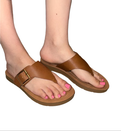 COMFORTABLE SANDAL WITH DETAIL IN THE FRONT