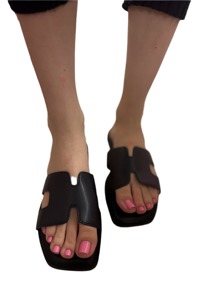 STRAP SQUARE SANDAL -