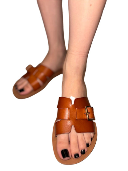 CASUAL FLAT SANDAL WITH BUCKLE DETAIL TORVI